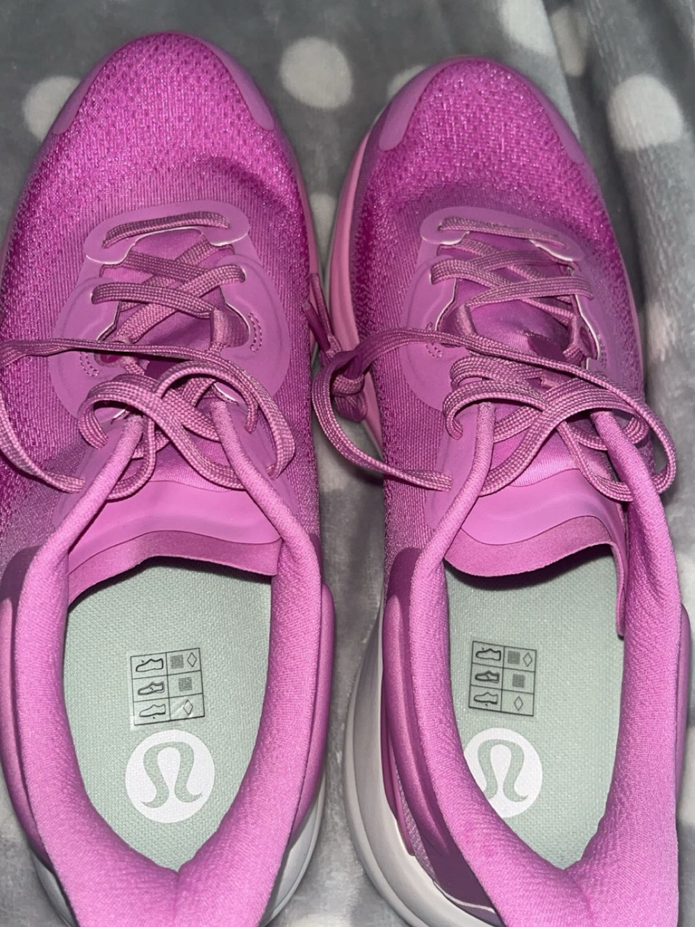 lululemon women’s size 10 chargefeel workout low 2